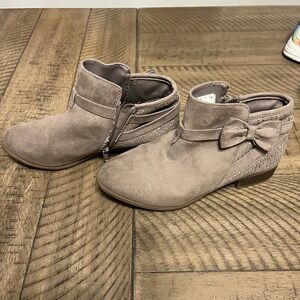 SO Kids Taupe Dress Shoes with Bow